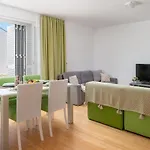 Sunny 1-bedroom 1211 Lejlighed Petrcane