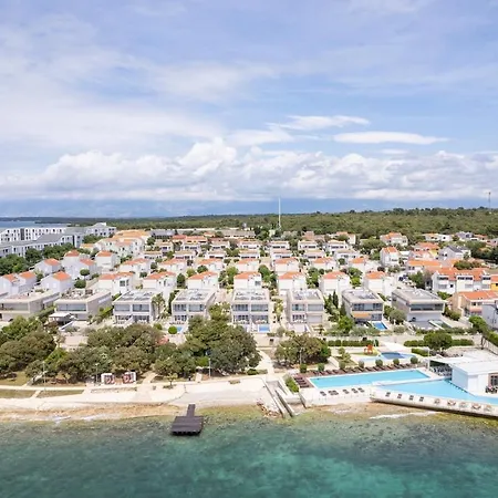 Sunny 1-bedroom 1211