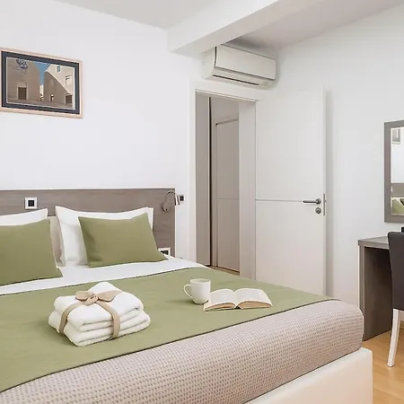 Sunny 1-bedroom 1211 Petrcane