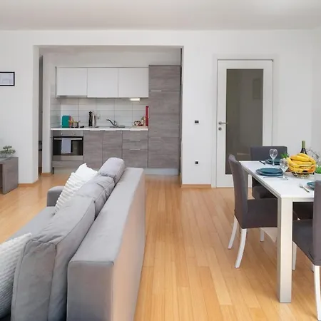 Sunny 1-bedroom 1211 Apartmán Petrcane
