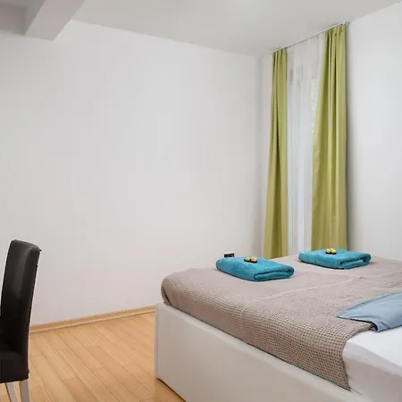 Sunny 1-bedroom 1211 Apartmán Petrcane