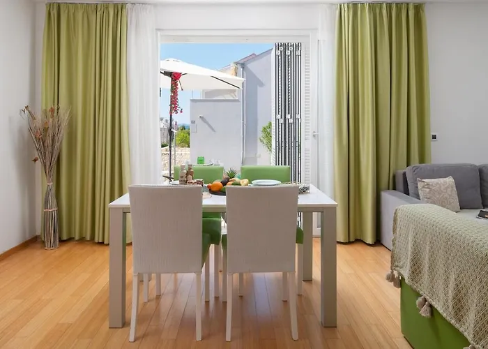 Sunny 1-bedroom 1211 公寓