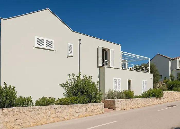 Sunny 1-bedroom 1211 *