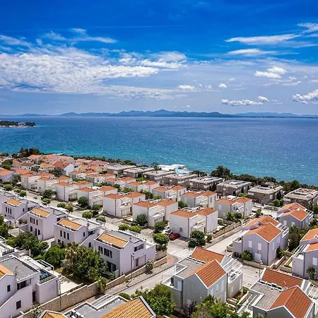 Sunny 1-bedroom 1211