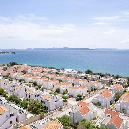 Sunny 1-bedroom 1211 *