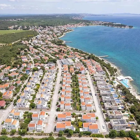 Sunny 1-bedroom 1211