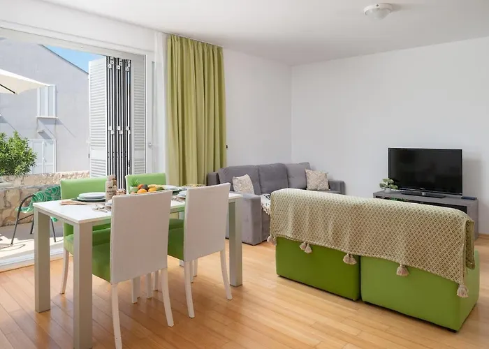 Sunny 1-bedroom 1211 Apartamento Petrcane