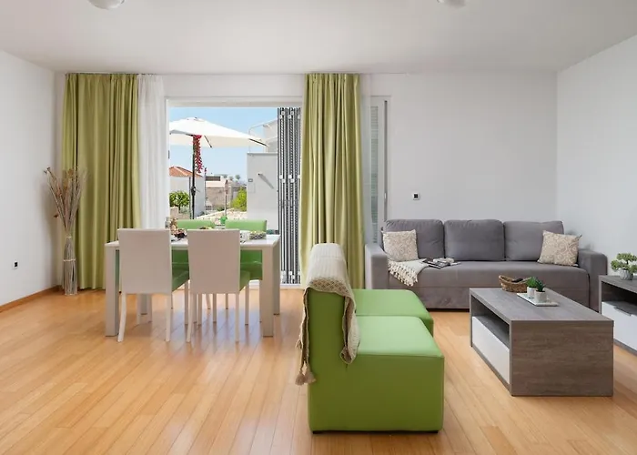 Sunny 1-bedroom 1211