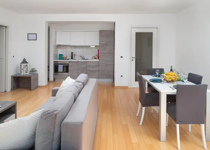 Sunny 1-bedroom 1211 Apartamento Petrcane