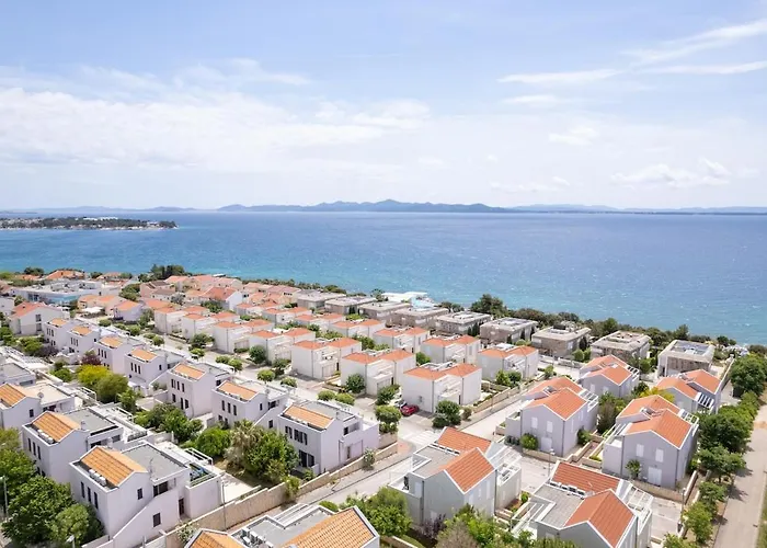 Sunny 1-bedroom 1211 *